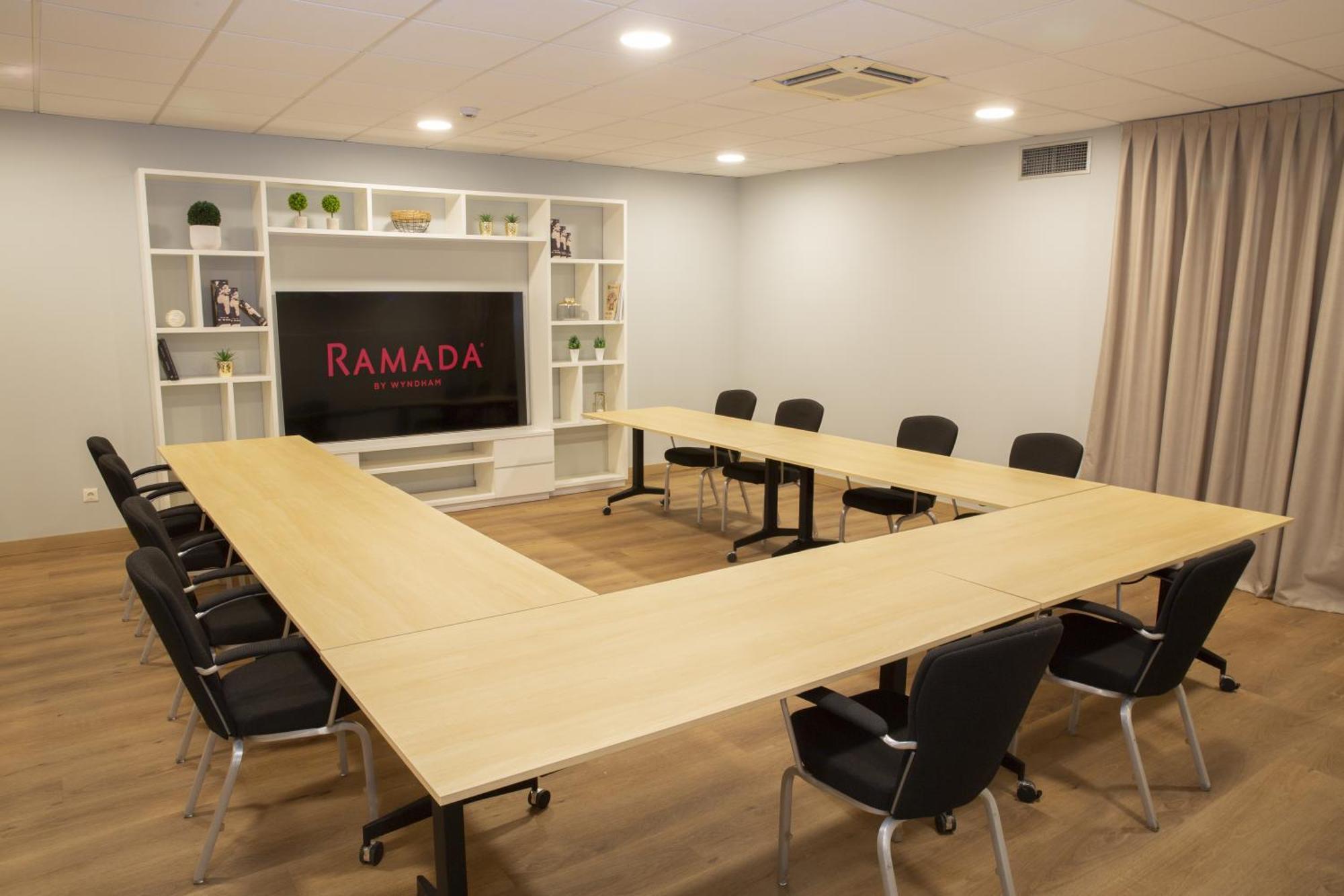 Ramada By Wyndham Madrid Hotel 4*