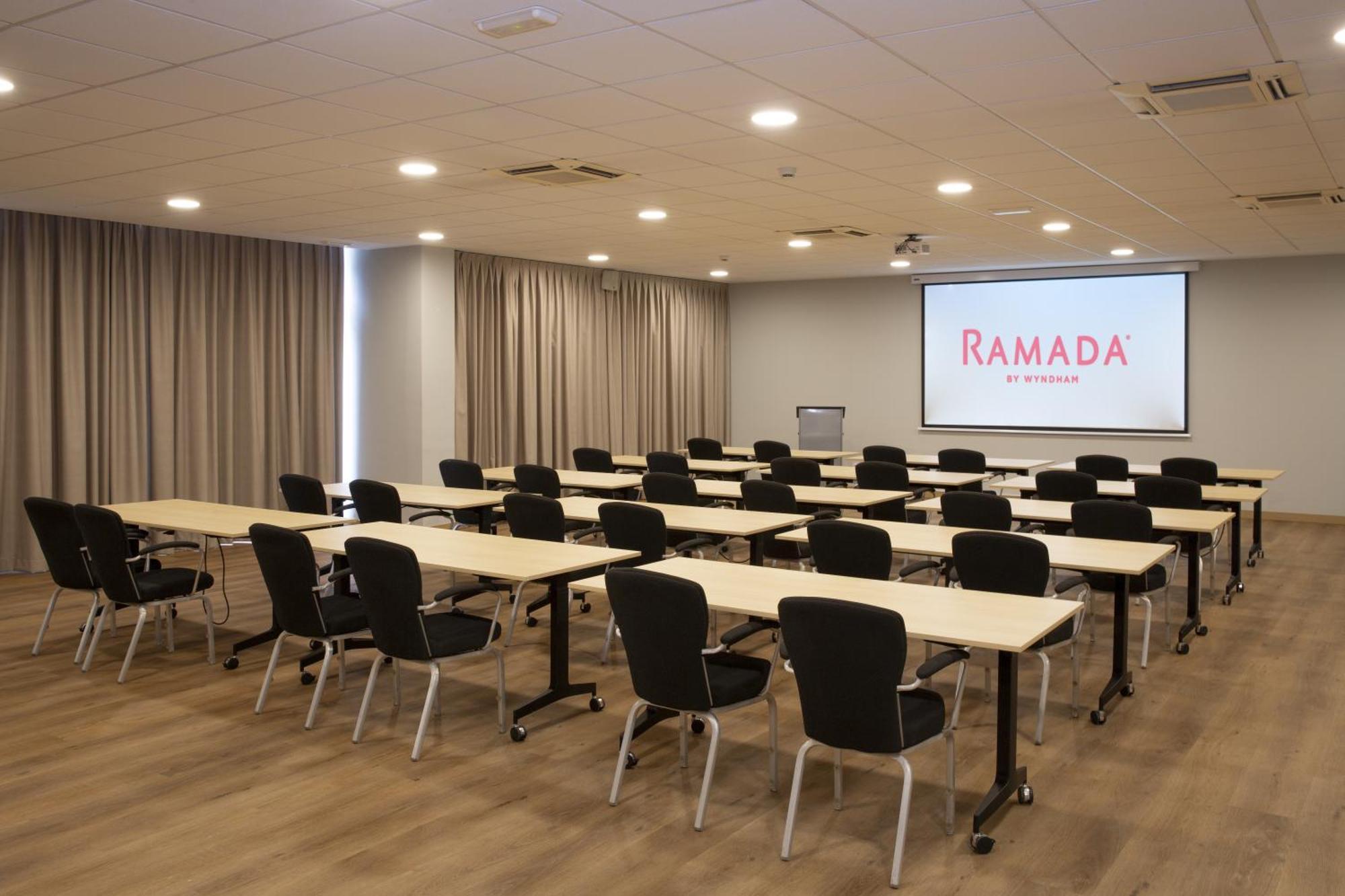 Hotel Ramada By Wyndham Madrid 4*