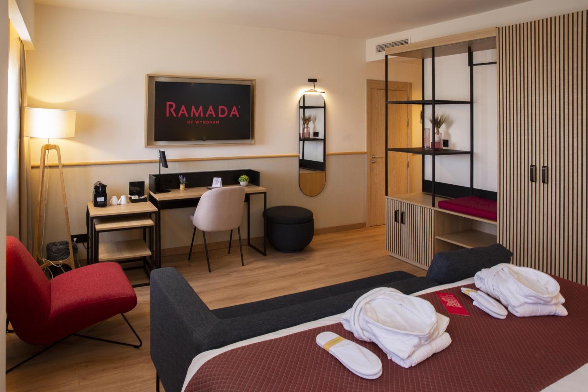 Ramada By Wyndham Madrid Hotel 4*